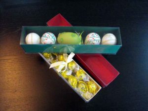 Cutie-din-carton-pentru-figurine-marshmallow-3-1-300x225